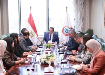 وزارة الصحة تبحث تطبيق تقنيات الذكاء الاصطناعي بالمستشفيات الذكية