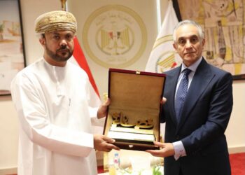وزير العدل يستعرض تجربة التحول الرقمي أمام وفد قضائي من سلطنة عُمان