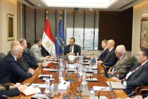وزير الاتصالات يعلن إطلاق مركز إقليمي لشركة (EY) بمصر لتوفير ١٠٠٠ فرصة عمل استشارية لعام ٢٠٢٦