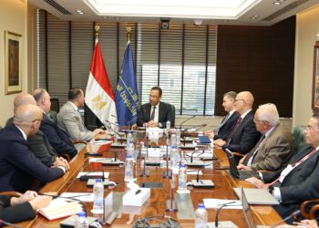 وزير الاتصالات يعلن إطلاق مركز إقليمي لشركة (EY) بمصر لتوفير ١٠٠٠ فرصة عمل استشارية لعام ٢٠٢٦