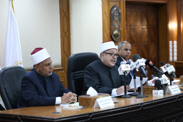 الشيخ أيمن عبد الغني يعتمد نتيجة الشهادة الثانوية الأزهرية بنسبة نجاح عامة 54.18%