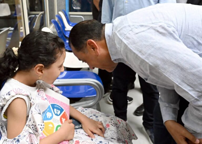 85 من الأطقم الطبية لخدمة الأهالي.. ماذا وجد مدبولي داخل وحدة طب الأسرة بنهطاي؟